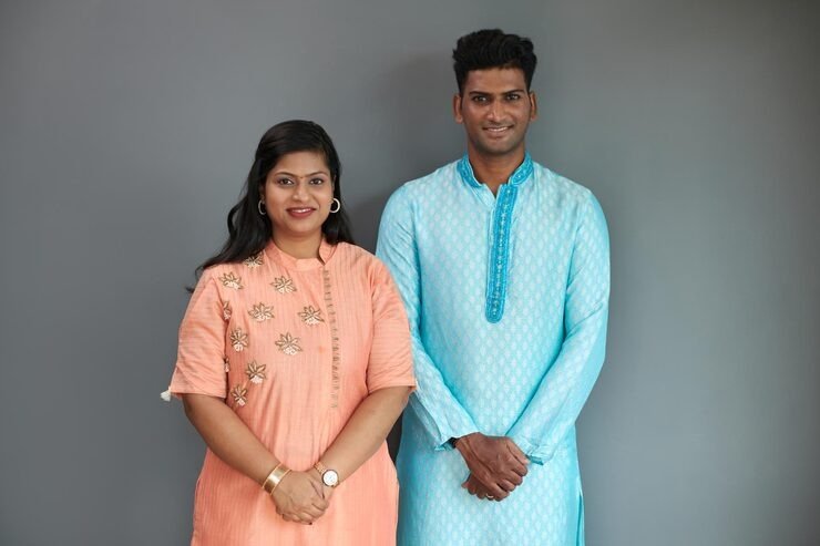 indian-man-woman-traditional-clo
